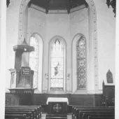Innenansicht Reformierte Kirche Brunnen (vor 1939) – Die Bundglasbilder wurden 1940 durch Fensterglas ersetzt (Hartmut Schuessler)