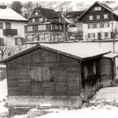 Soldatenbaracke Schwyz – Die ehemalige Soldatenbaracke diente der Kirchgemeinde nach dem 2. Weltkrieg bis 1958 als Unterrichtslokal, Versammlungsraum und Gottesdienststätte. (Hartmut Schuessler)